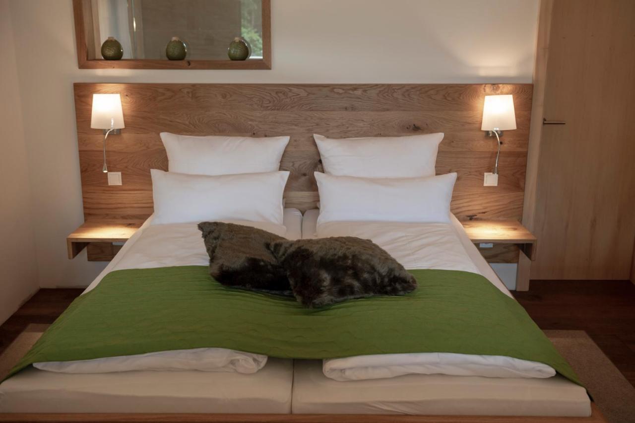 Forstgut - Premium Waldchalets Und Lodge Suiten Regen Bagian luar foto
