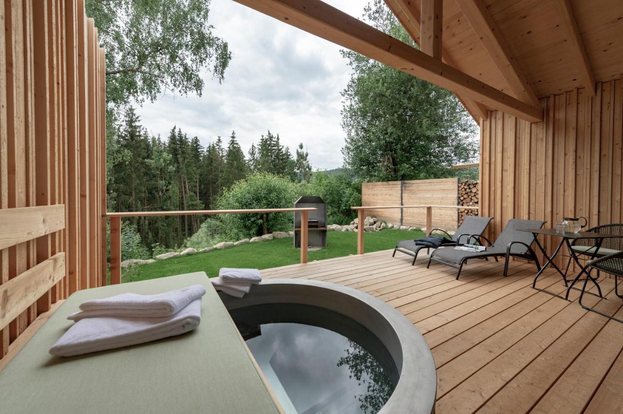 Forstgut - Premium Waldchalets Und Lodge Suiten Regen Bagian luar foto