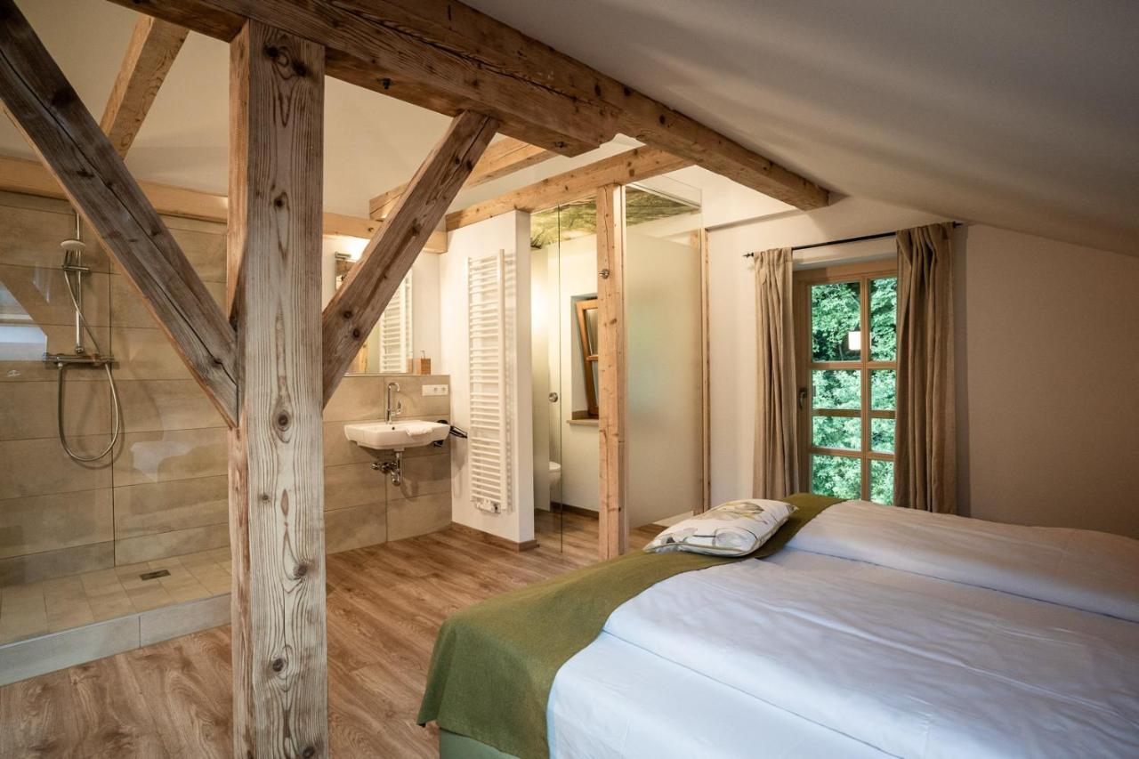 Forstgut - Premium Waldchalets Und Lodge Suiten Regen Bagian luar foto