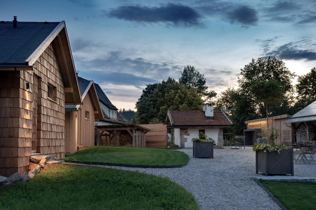 Forstgut - Premium Waldchalets Und Lodge Suiten Regen Bagian luar foto